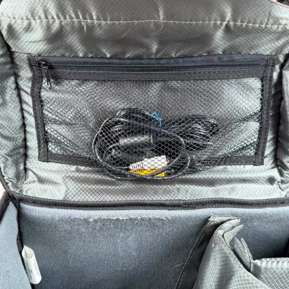 Nikon Camera Case 17001 Black Ballistic Nylon Padded Shoulder Bag DSLR Accessory